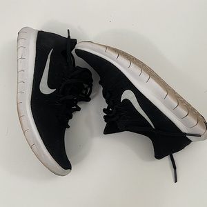 Nike free run flyknit size 7.5